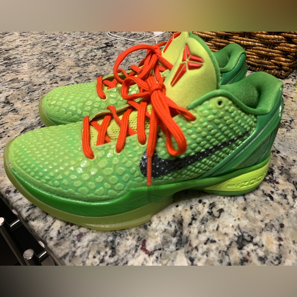 Nike Zoom Kobe 6 Protro “Grinch” sneakers!